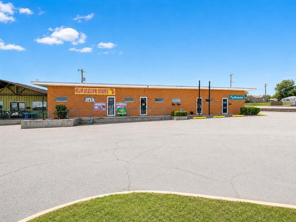 1906 W Gary Boulevard, Clinton, OK 73601