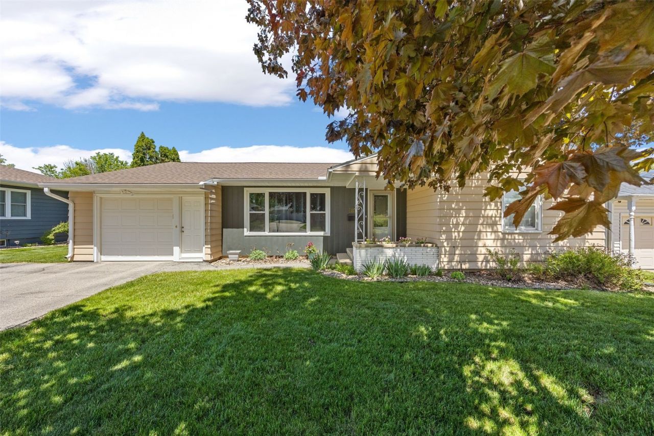 1214 Staub Court Ne, Cedar Rapids, IA 52402 Main Photo