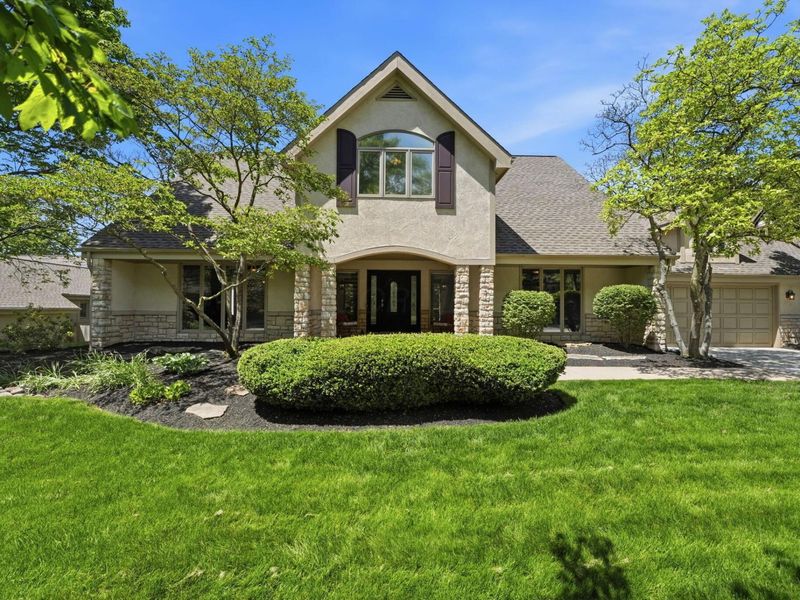 4605 Lanercost Way, Columbus, OH 43220 Photo 2