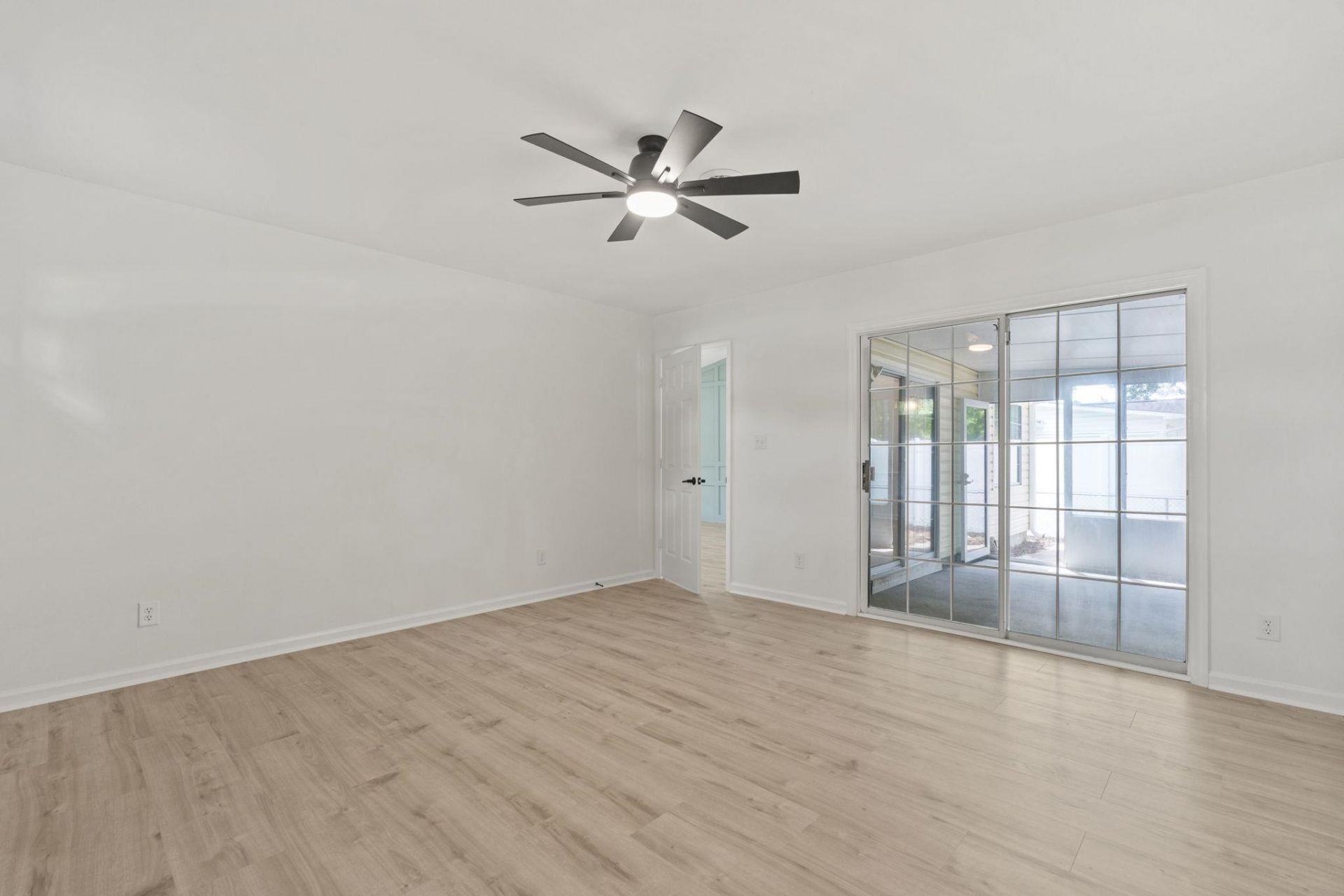 2847 Temperance Dr. Photo 18
