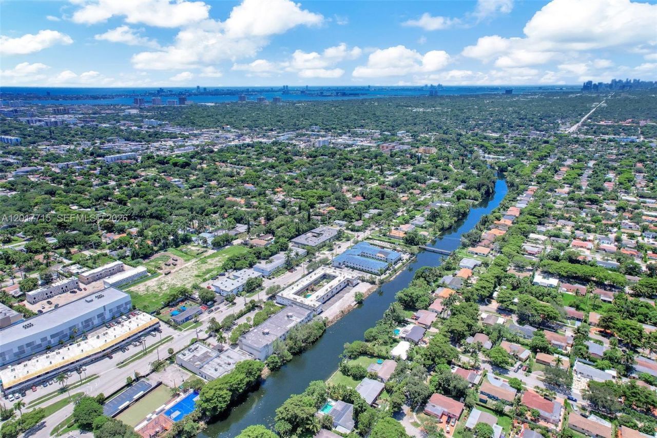 13210 Memorial Hwy, Unit 214, North Miami, FL 33161 Photo