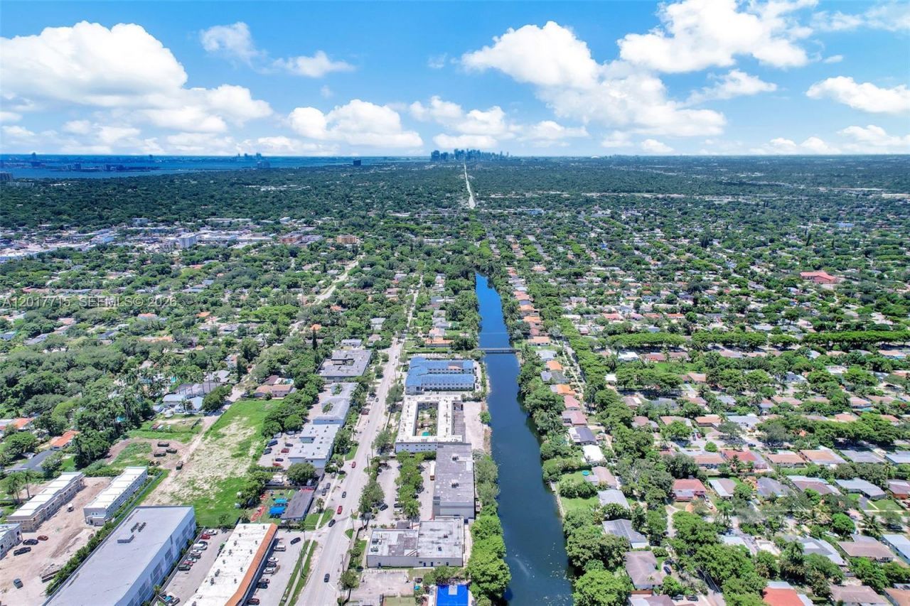 13210 Memorial Hwy, Unit 214, North Miami, FL 33161 Photo