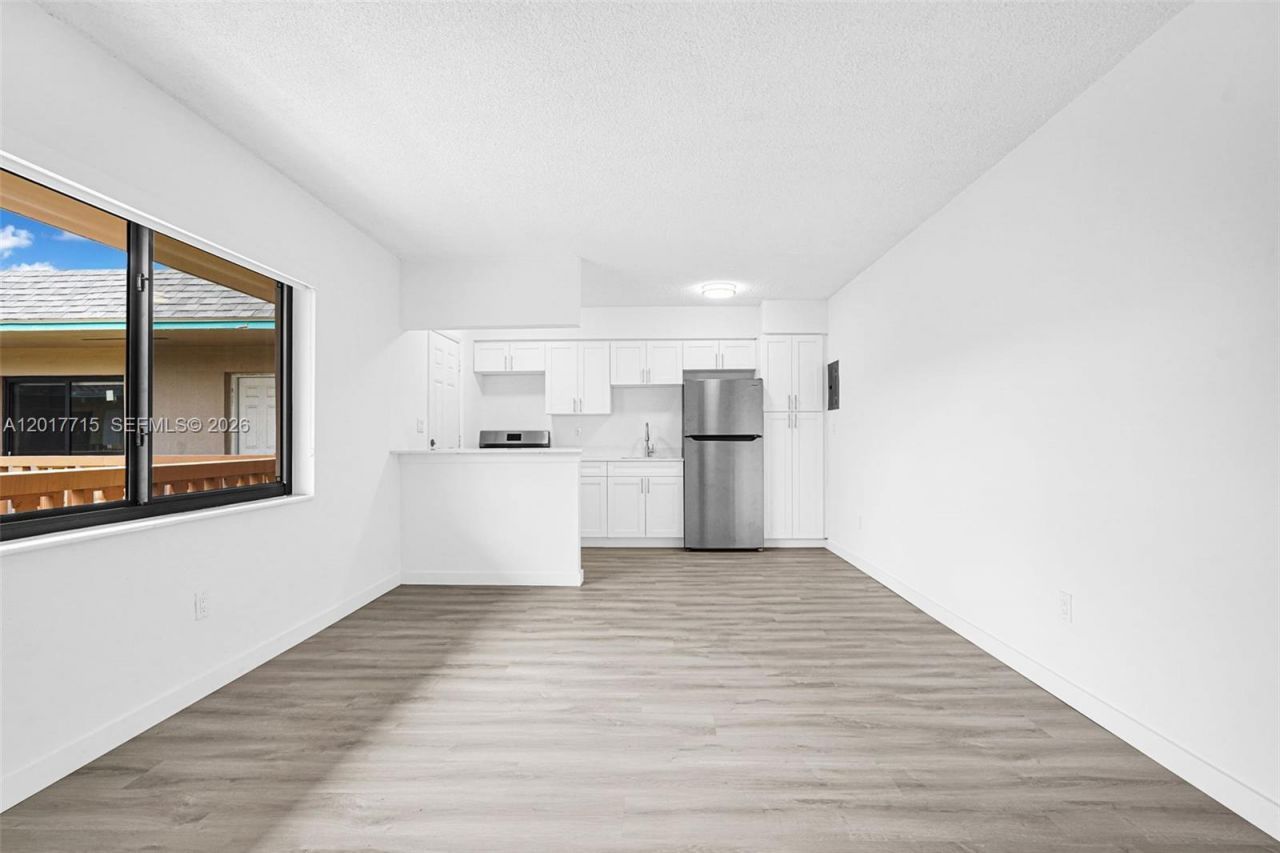 13210 Memorial Hwy, Unit 214, North Miami, FL 33161 Photo