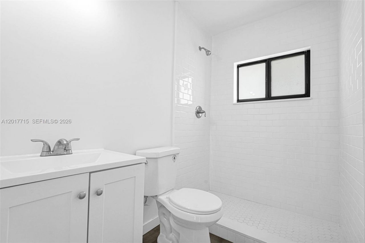 13210 Memorial Hwy, Unit 214, North Miami, FL 33161 Photo