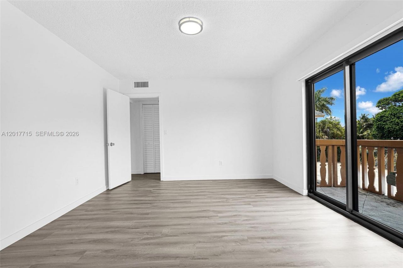 13210 Memorial Hwy, Unit 214, North Miami, FL 33161 Photo
