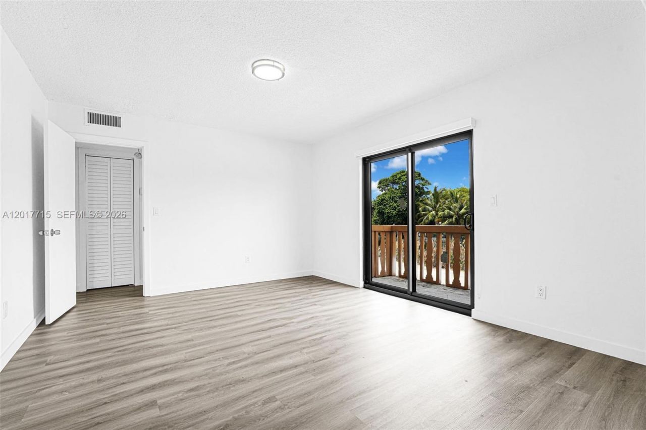 13210 Memorial Hwy, Unit 214, North Miami, FL 33161 Photo