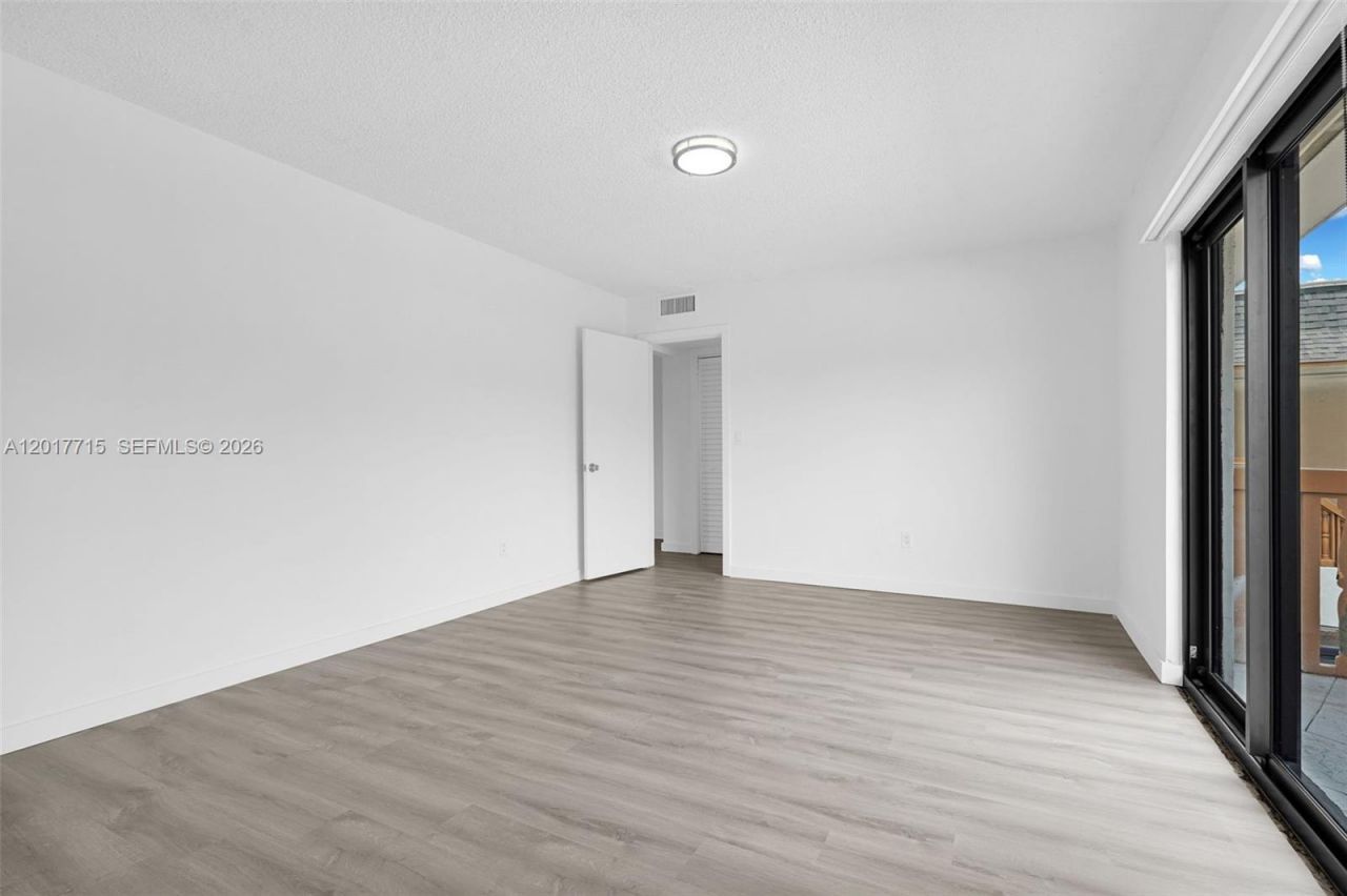 13210 Memorial Hwy, Unit 214, North Miami, FL 33161 Photo