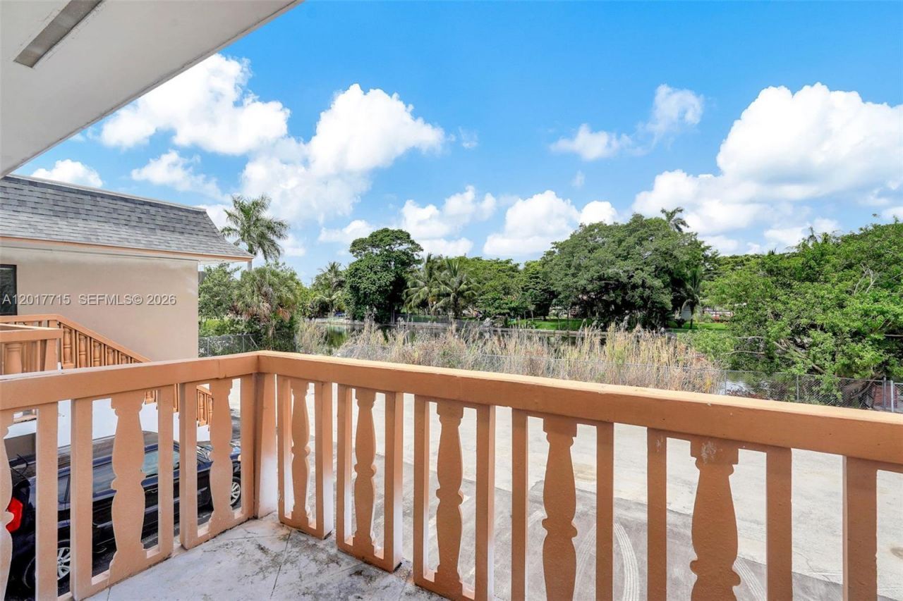 13210 Memorial Hwy, Unit 214, North Miami, FL 33161 Photo