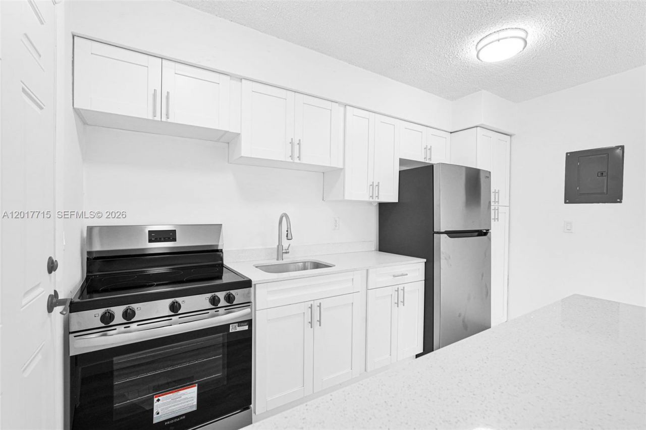 13210 Memorial Hwy, Unit 214, North Miami, FL 33161 Photo