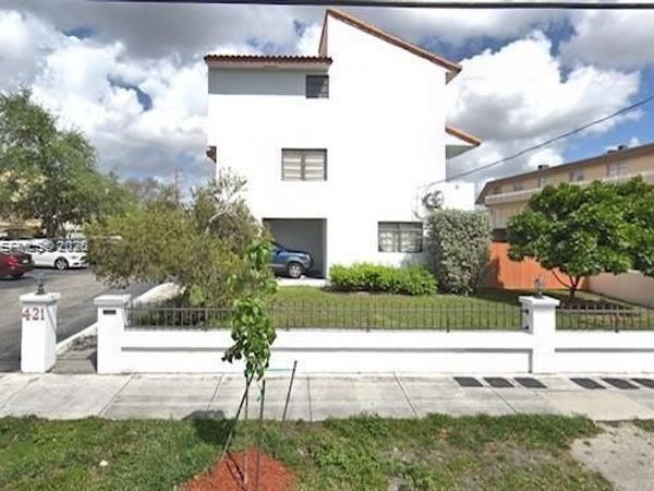 421 Swallow Dr , Unit 12, Miami Springs, FL 33166