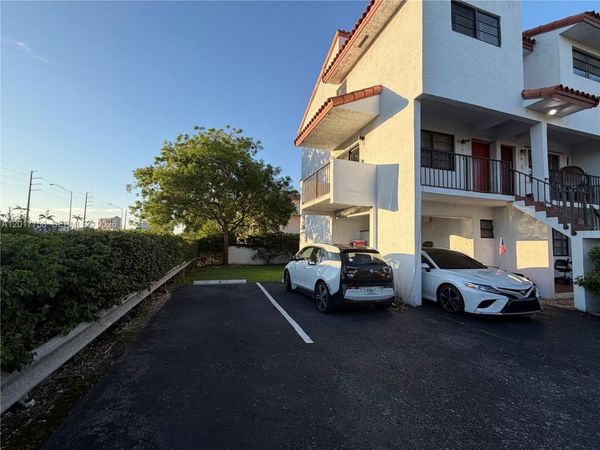 421 Swallow Dr, Unit 12, Miami Springs, FL 33166