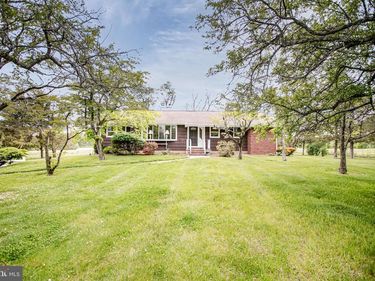 392 EXTONVILLE ROAD, ALLENTOWN, NJ 08501