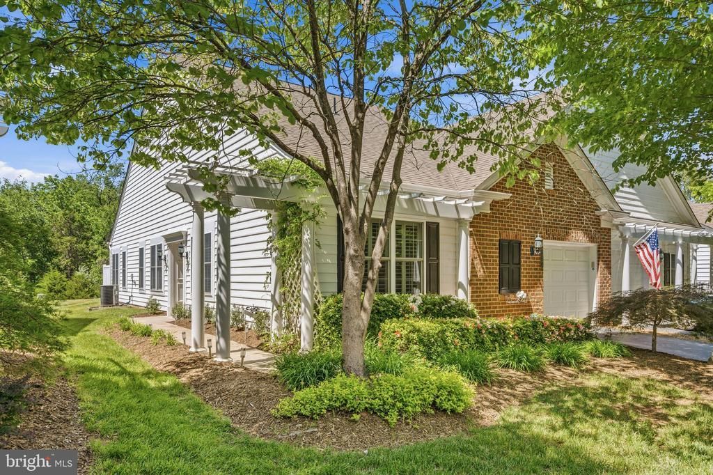 44394 Oakmont Manor Square, Ashburn, VA 20147 Main Photo