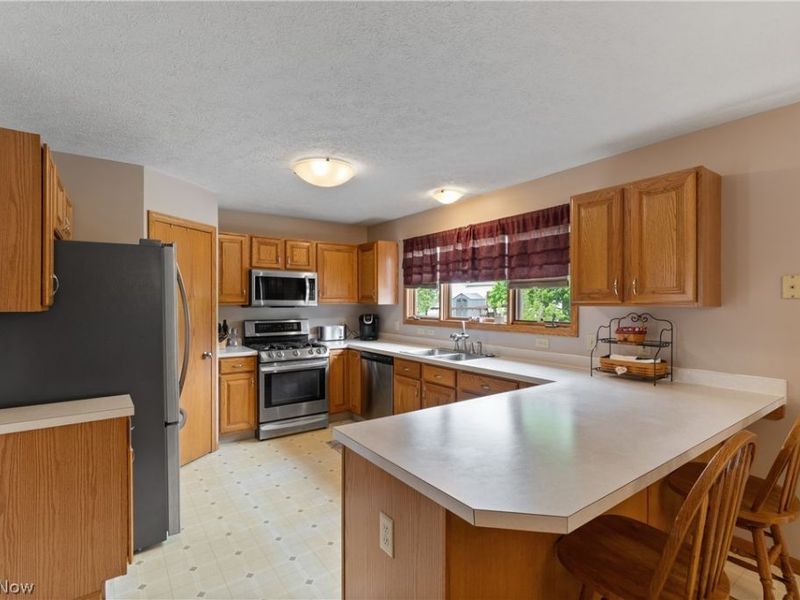 668 Oakcrest Drive, Wadsworth, OH 44281 Photo 10