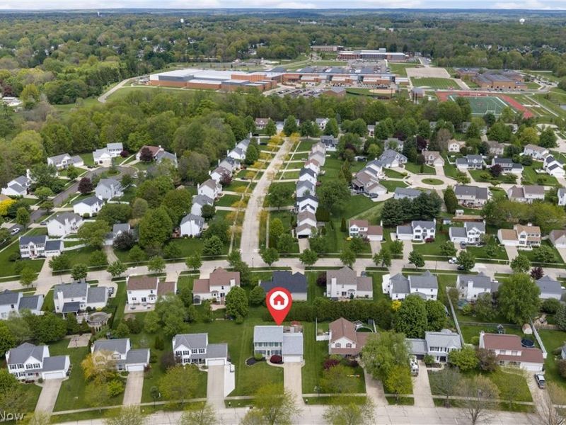 668 Oakcrest Drive, Wadsworth, OH 44281 Photo 2