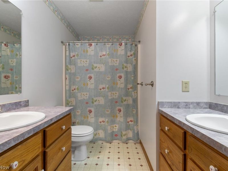 668 Oakcrest Drive, Wadsworth, OH 44281 Photo 20