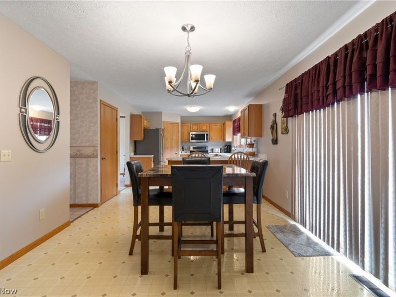 668 Oakcrest Drive, Wadsworth, OH 44281 Photo 9