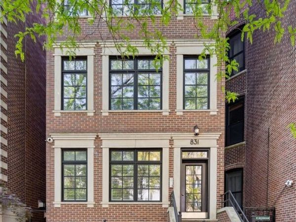 831 W Buckingham Place, Unit 1, Chicago, IL 60657