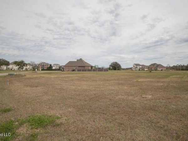 403 Goose Pointe Boulevard, Biloxi, MS 39531