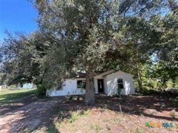 462 Avenue B , Markham, TX 77456