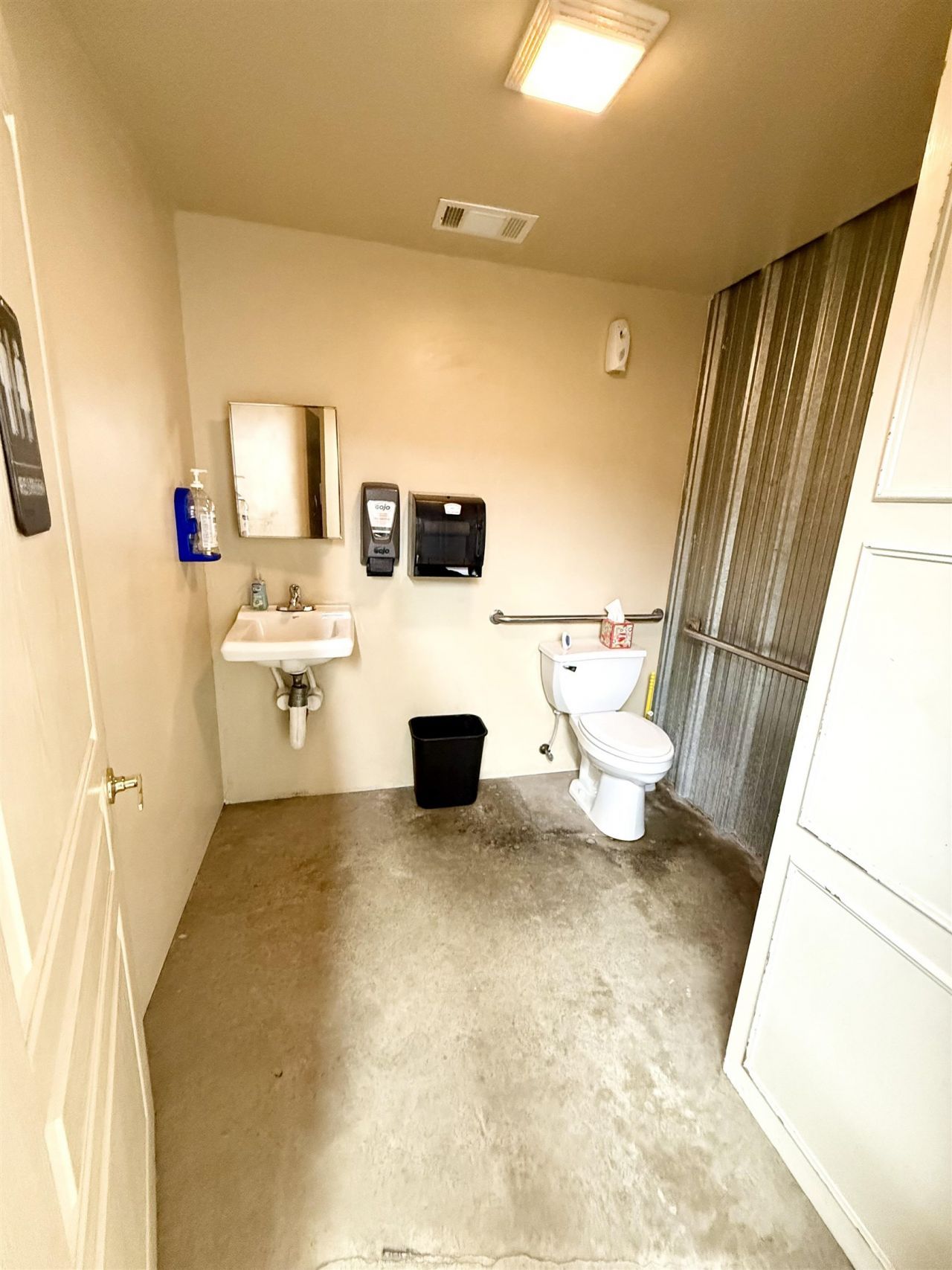 807 Seaboard St.  Photo 10