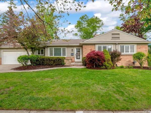 1131 Pleasant Street, Birmingham, MI 48009