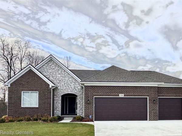 8384 Meadow Creek Drive, Goodrich Village, Mi 48438