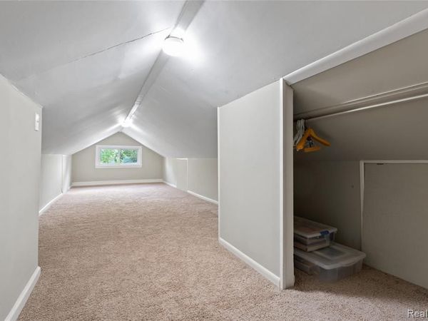 110 Nakota Street, Clawson, MI 48017