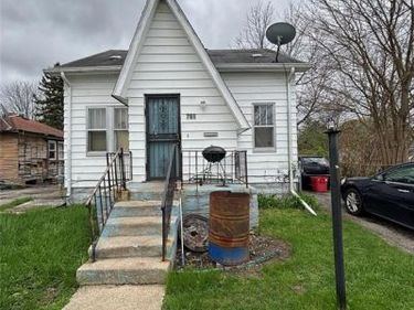 766 E Austin Avenue, Flint, MI 48505