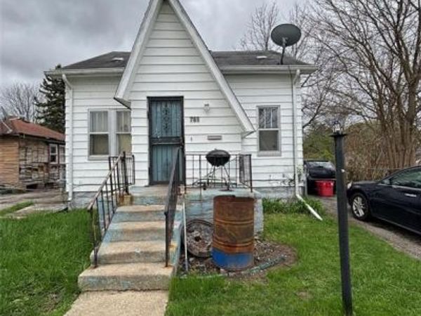 766 E Austin Avenue, Flint, MI 48505