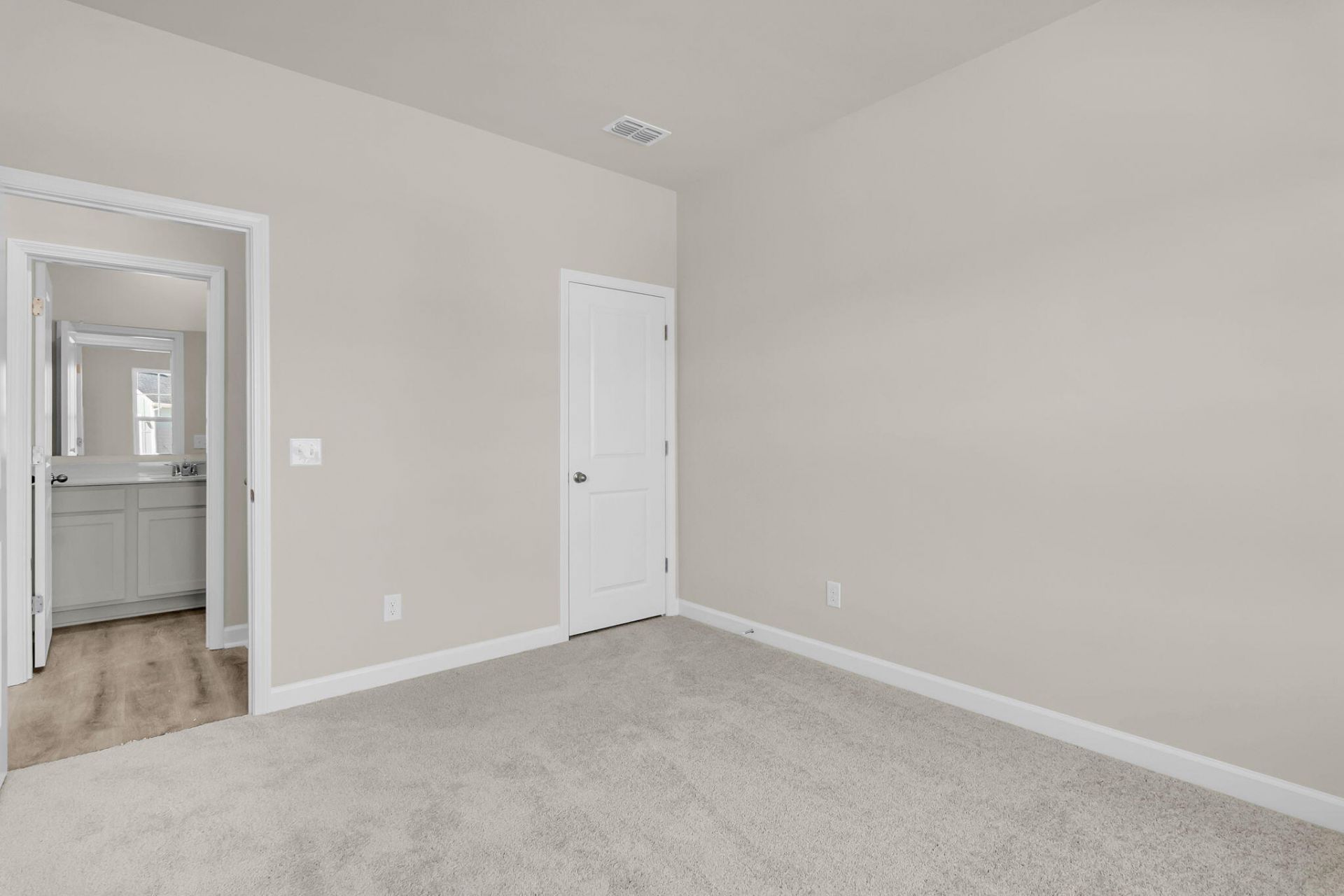 5077 Blackberry Lane Photo 16