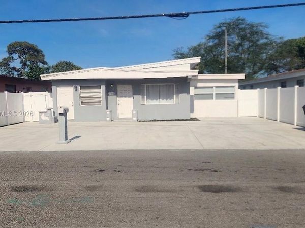 910 NW 17th Ave , Fort Lauderdale, FL 33311