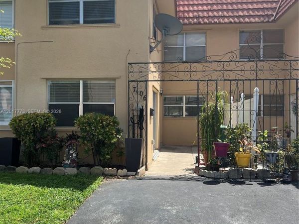 7106 NW 169th St , Unit 7106, Hialeah, FL 33015