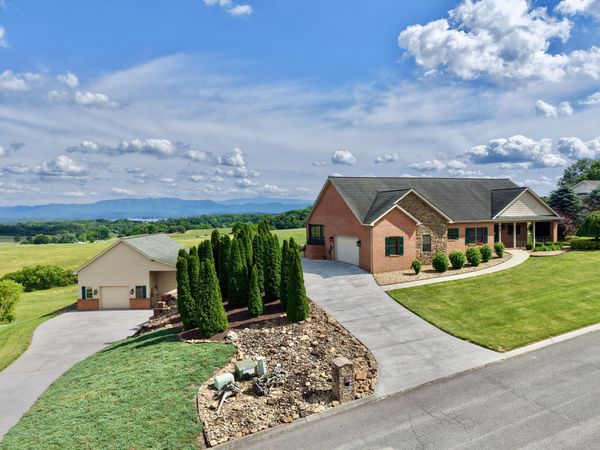 127 Golf View Boulevard, Dandridge, TN 37725