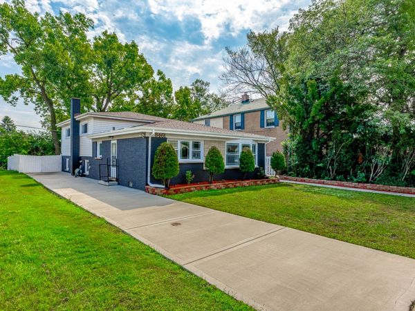 8461 GROSS POINT Road , Skokie, IL 60077