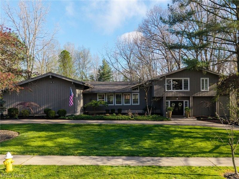 631 Rocky Hollow Drive, Akron, OH 44313 Photo 2