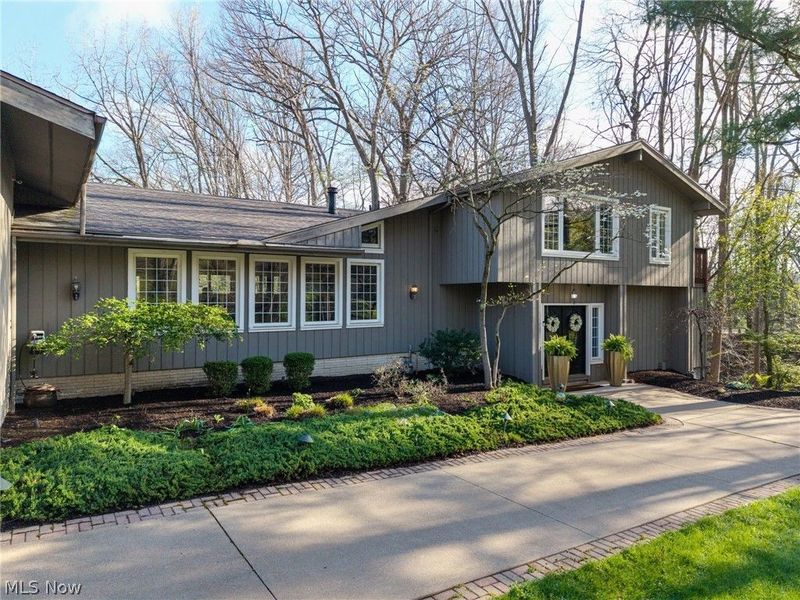 631 Rocky Hollow Drive, Akron, OH 44313 Photo 3