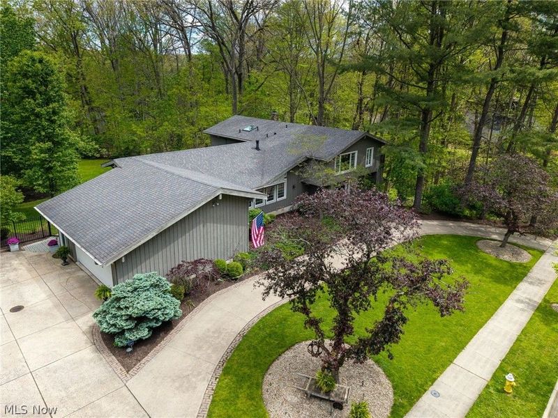 631 Rocky Hollow Drive, Akron, OH 44313 Photo 4