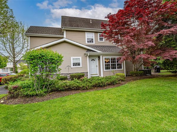 34 Paddington Circle , Smithtown, NY 11787