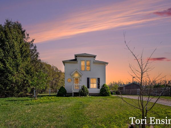1007 E Kent Road, Greenville, MI 48838