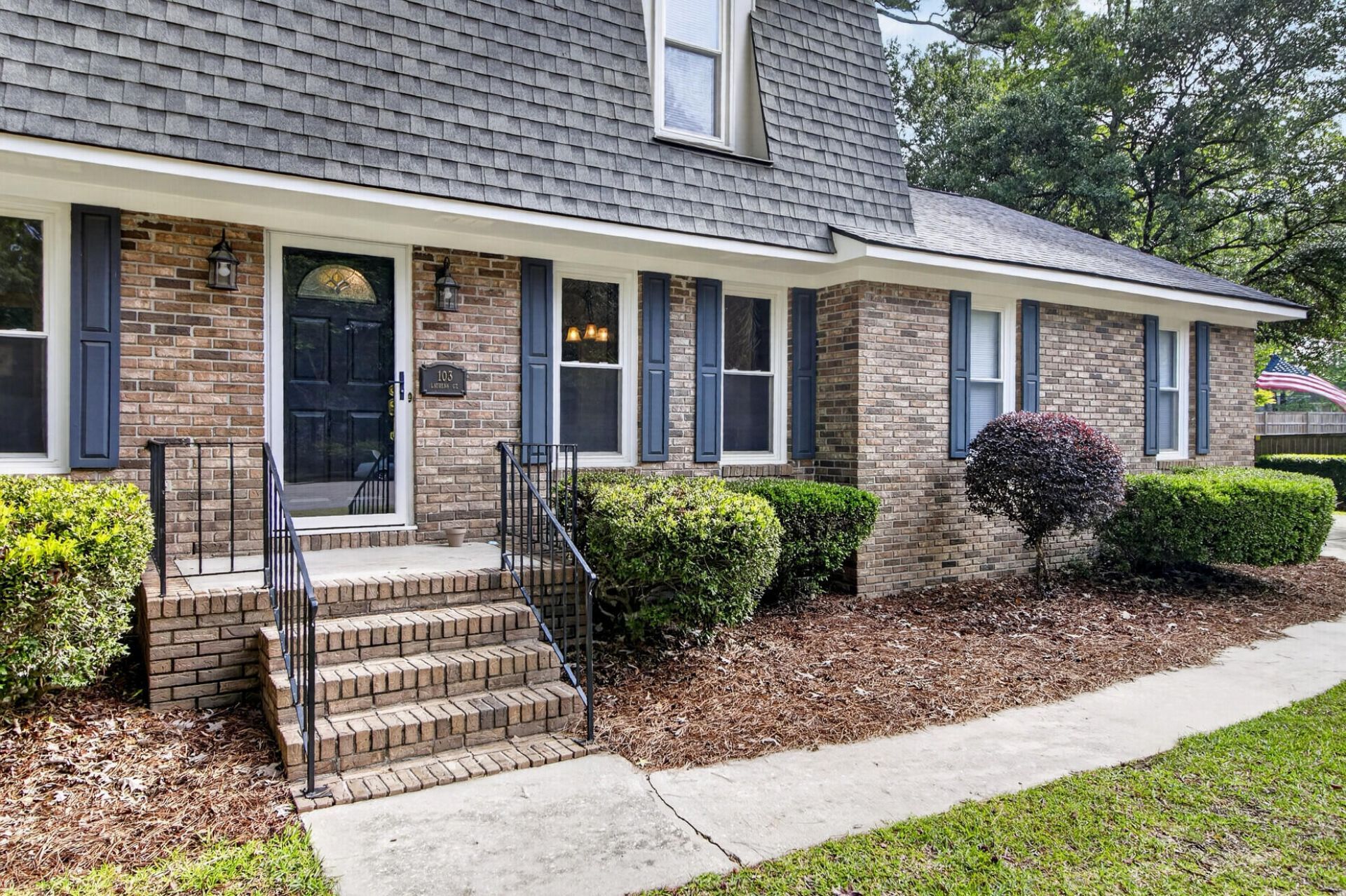 103 Laurens Court Photo 4