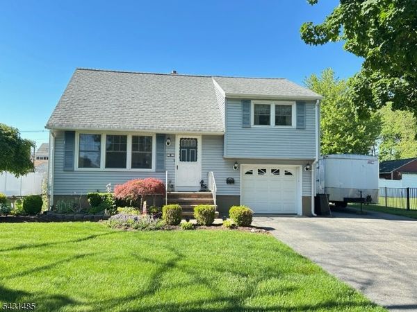 8 Duncan Ave, Pequannock, NJ 07440