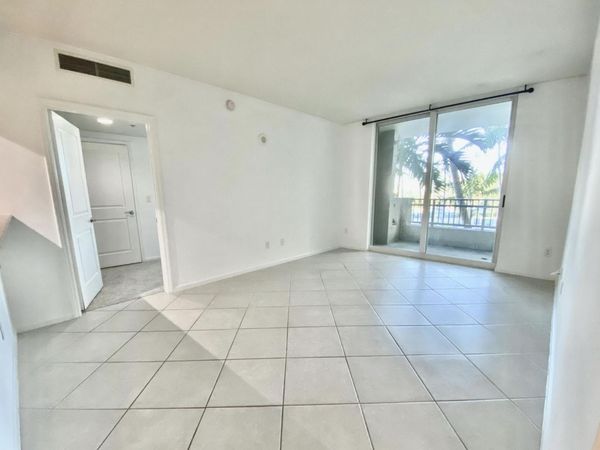403 S Sapodilla Avenue, Unit 218, West Palm Beach, FL 33401