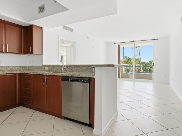 403 S Sapodilla Avenue, Unit 218, West Palm Beach, FL 33401