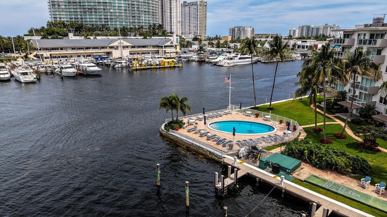 140 NE 28th Avenue, Unit 502, Pompano Beach, FL 33062 Photo