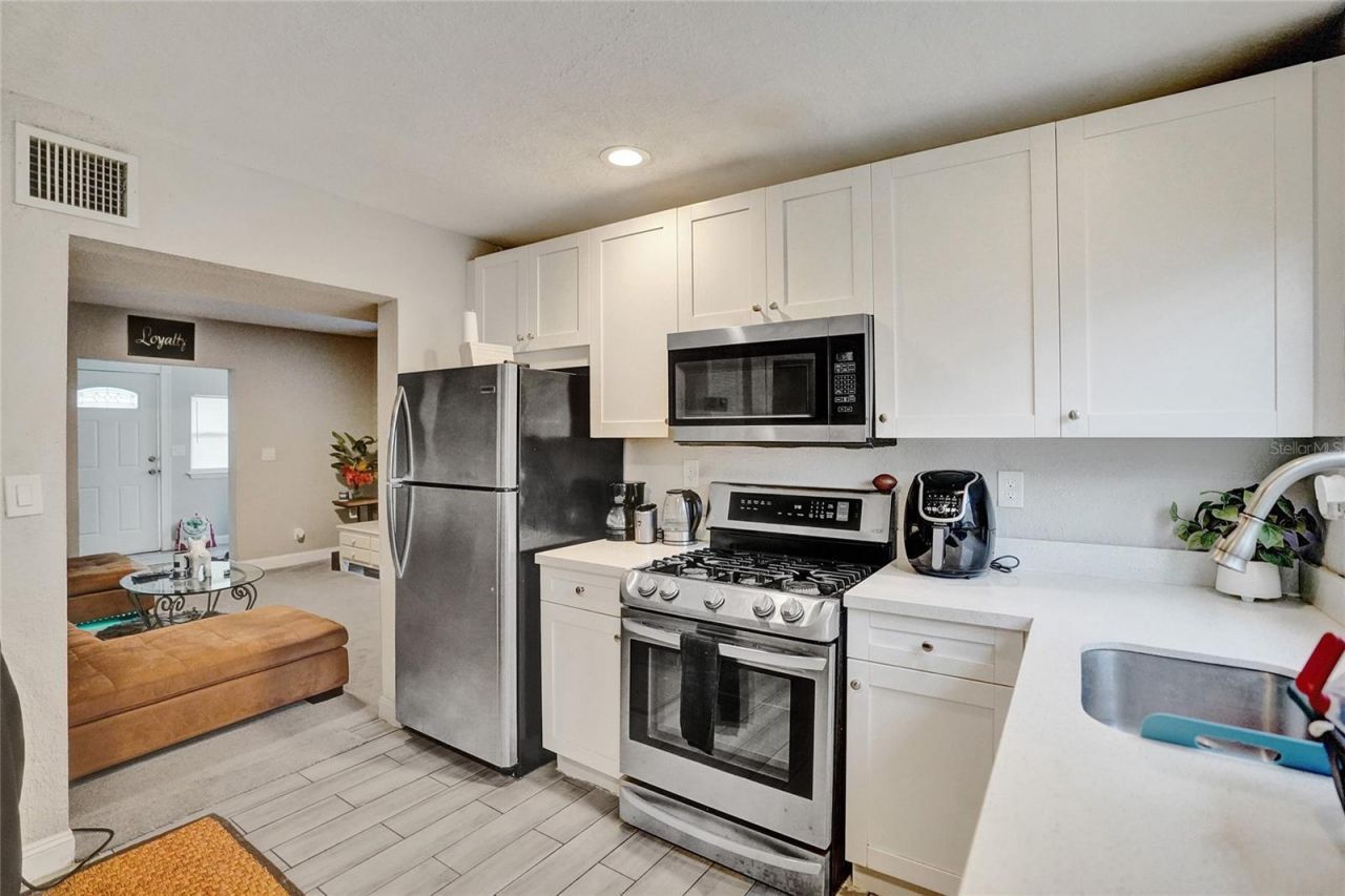 924 Mcintosh Street, West Palm Beach, FL 33405 Photo