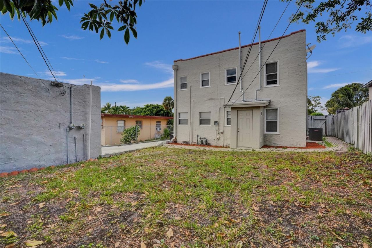 924 Mcintosh Street, West Palm Beach, FL 33405 Photo