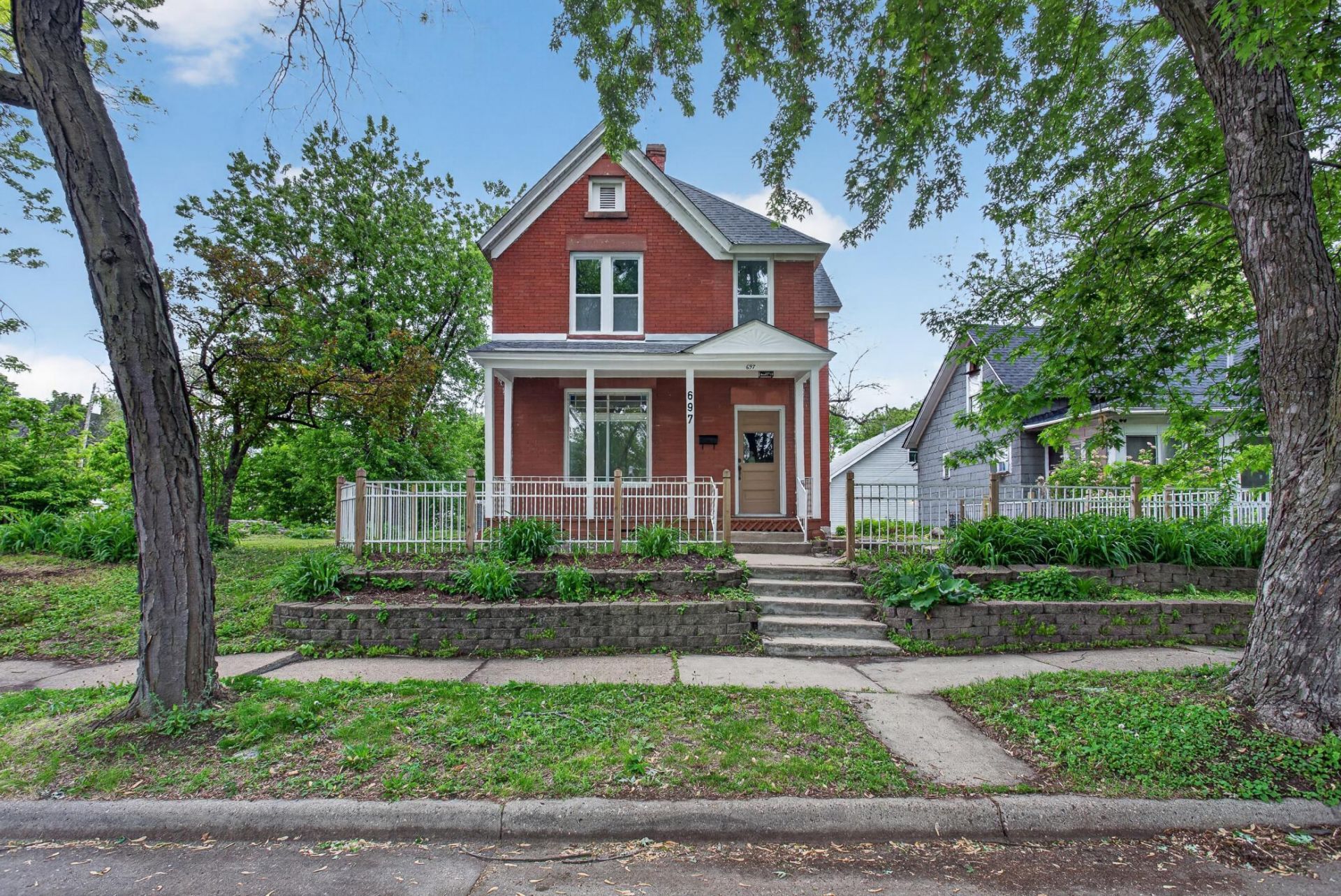 697 Tuscarora Avenue, Saint Paul, MN 55102 Main Photo