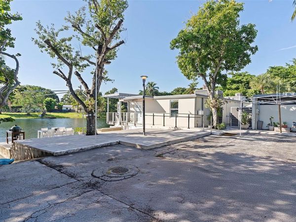 6616 E Miami Lakes Dr E , Miami Lakes, FL 33014