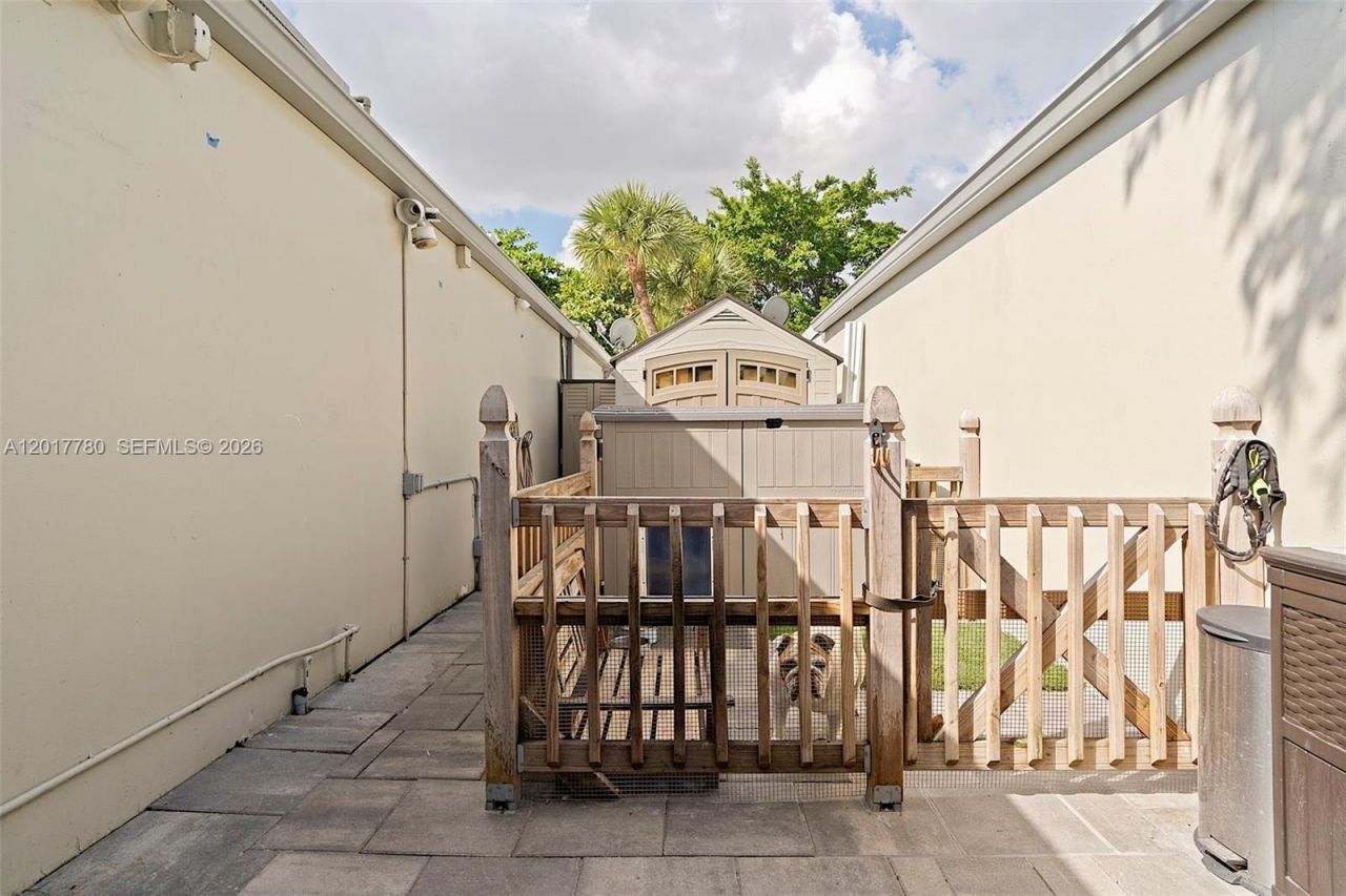 6616 E Miami Lakes Dr E , Miami Lakes, FL 33014 Photo